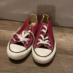Burgundy/maroon converse